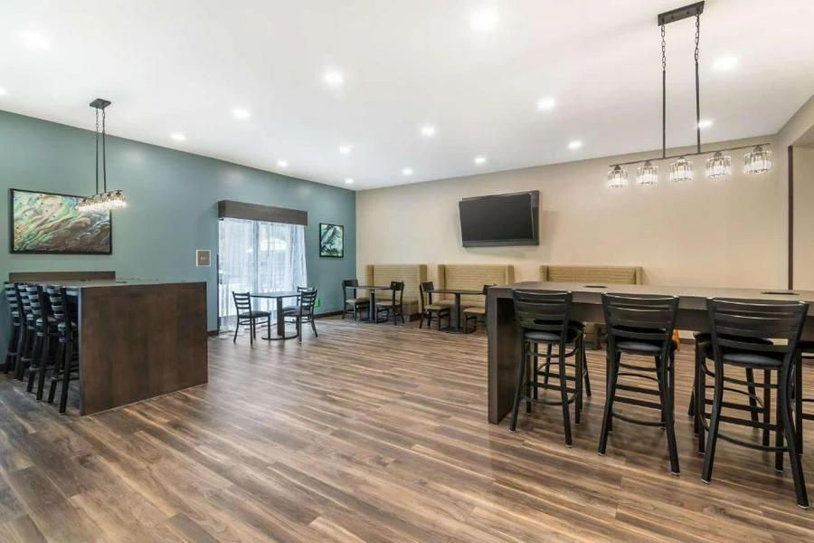 Best Western interior painting project photo 6
